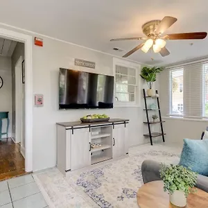 Light & Bright! Quaint Downtown Bungalow! Apartment Dunedin